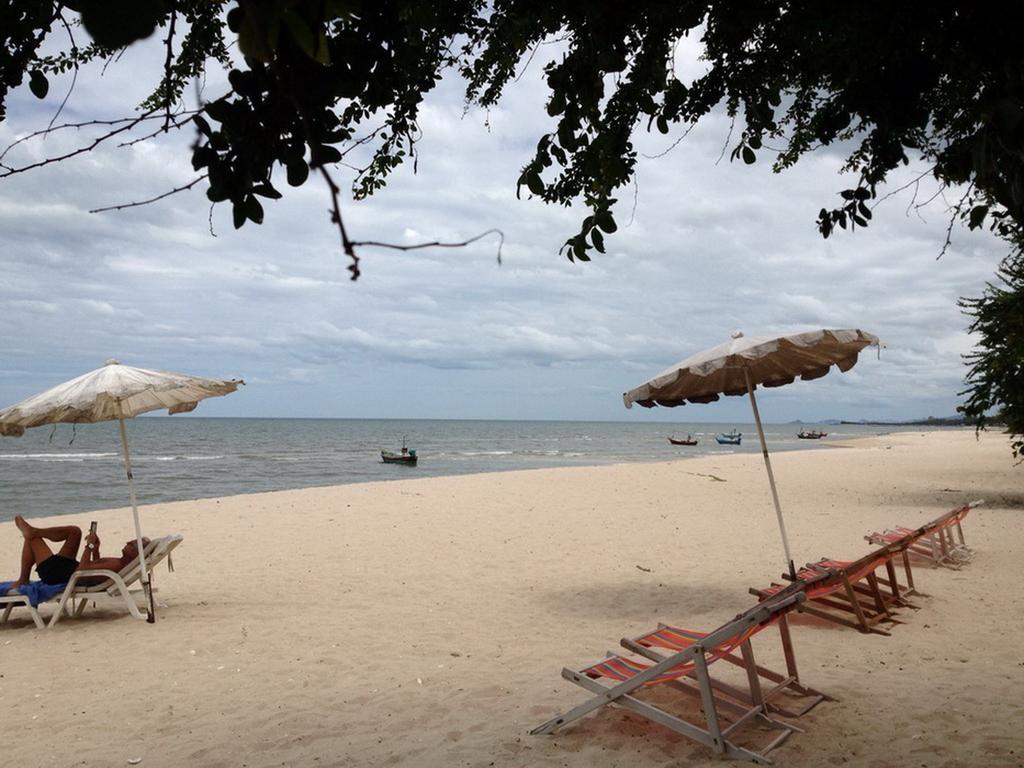 Cha-Am Beach Club Exterior photo